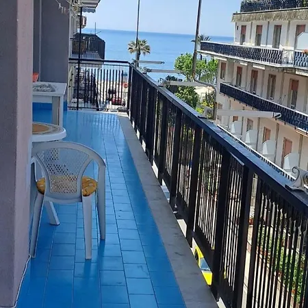 ホームステイ La Sul Mare マイオーリ